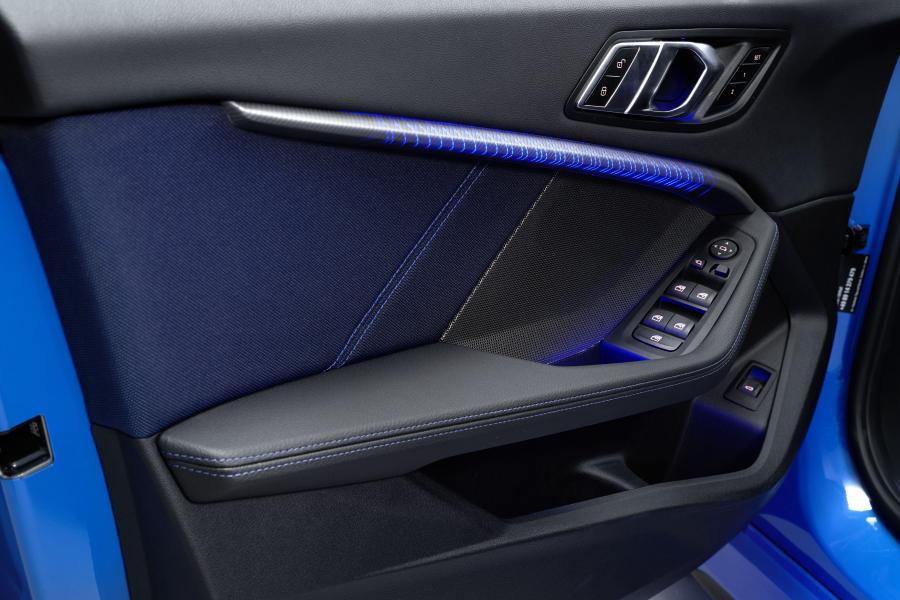 Детали интерьера BMW M135i xDrive (F40) 2019 года  (WW) (фото 54 из 189)